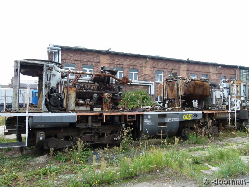 V100 2005 - 212 005-3.JPG
