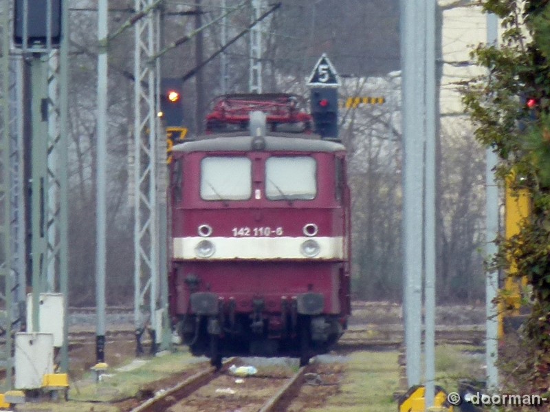 142 110-6 b.jpg