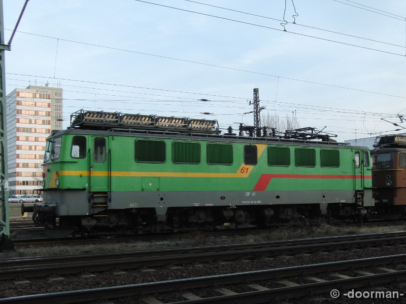 142 118-9 a - DP 61.jpg
