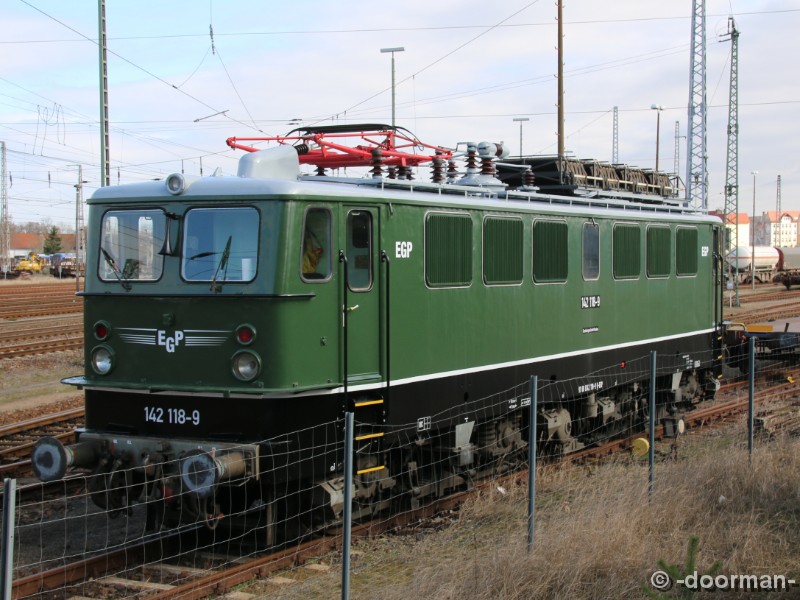 142 118-9 b.JPG